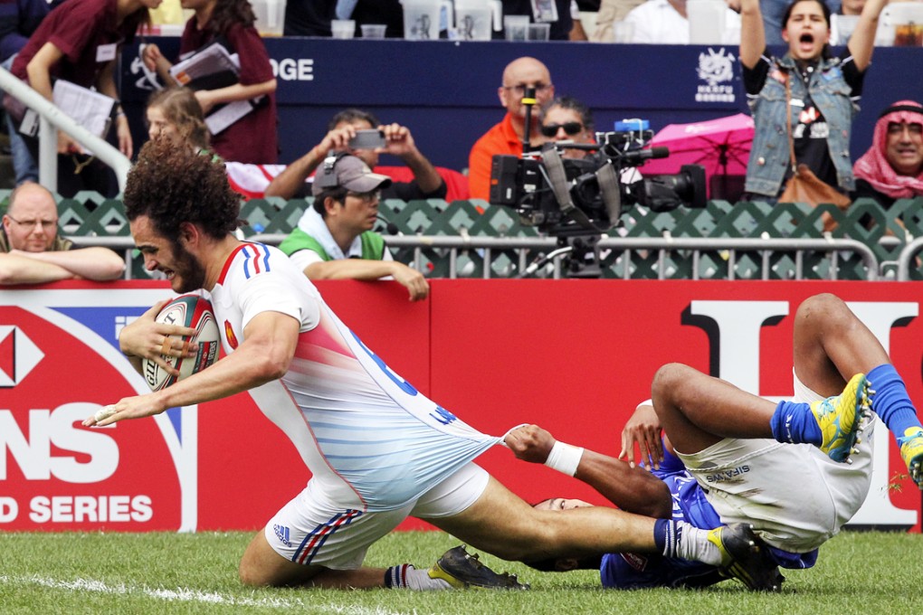 Team France Brain Dimek (left) tries during match vs. Team Samoa at the Final day of the Cathay Pacific/ HSBC Hong Kong Rugby Sevens 2014. Photo: Edmond So