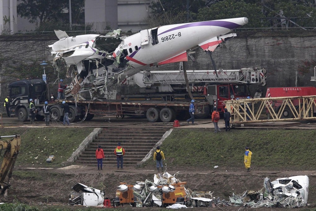 Emergency teams remove pieces of wreckage at the site of the crashed TransAsia Airways plane Flight GE235 in New Taipei City. Photo: Reuters