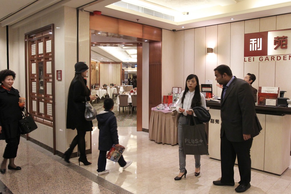 Customers outside a Lei Garden restaurant. Photo: Edward Wong