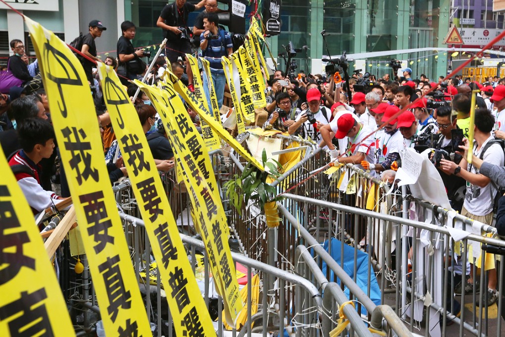 Hongkongers remain sharply divided over Beijing's plan for the 2017 chief executive election. Photo: K.Y. Cheng