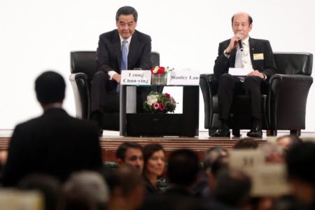 Stanley Lau Chin-ho, chairman of the federation, with Chief Executive Leung Chun-ying on Monday. Photo: Felix Wong