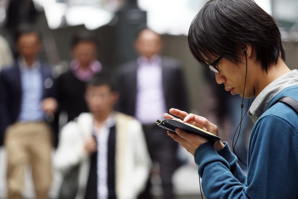 Ignoring the people around you in favour of your phone is bad for more than your social life, a local doctor says. Photo: Nora Tam