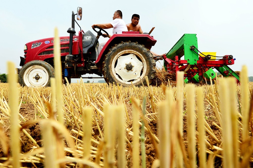 Premier Li Keqiang wants China's farmers to focus on consumer demand not volumes, and produce safe food and speciality products such as organic crops. Photo: Xinhua