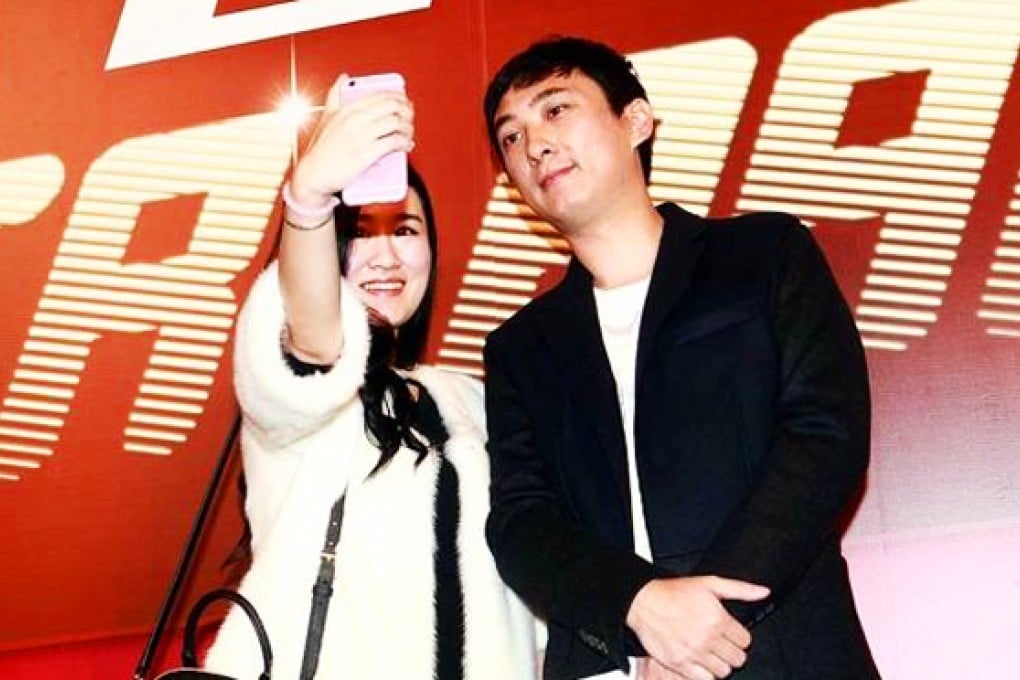 One of the winners of a cinema ticket takes a selfie with the tycoon's son, Wang Sicong, after the charity auction, which raised more than 500,000 yuan. Photo: Tencent