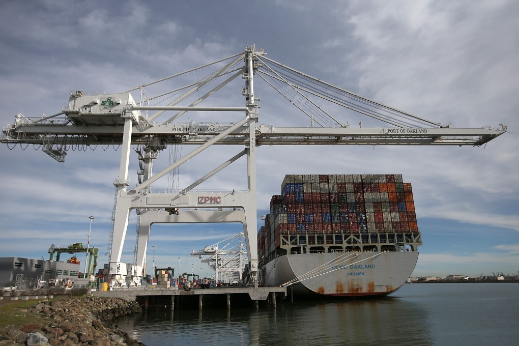A container ship waits to unload its cargo at the Port of Oakland. Photo: AFP