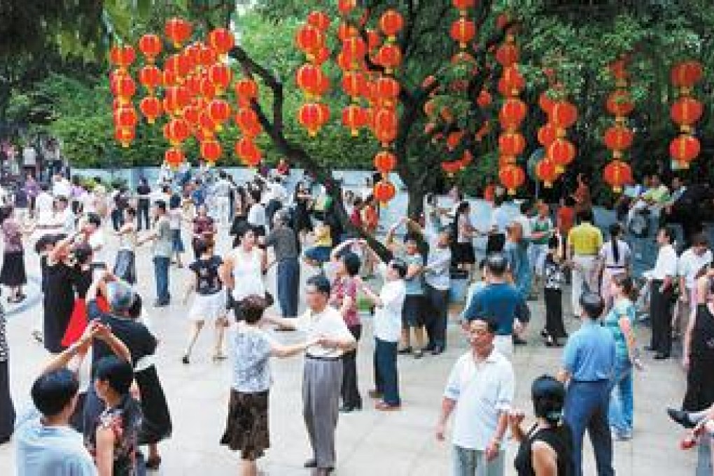 Well-behaved dancers stepping out at another venue in China. Square dancers, often elderly, frequently get into disputes over the alleged noise and nuisance they create in public spaces. Photo: Baidu.net