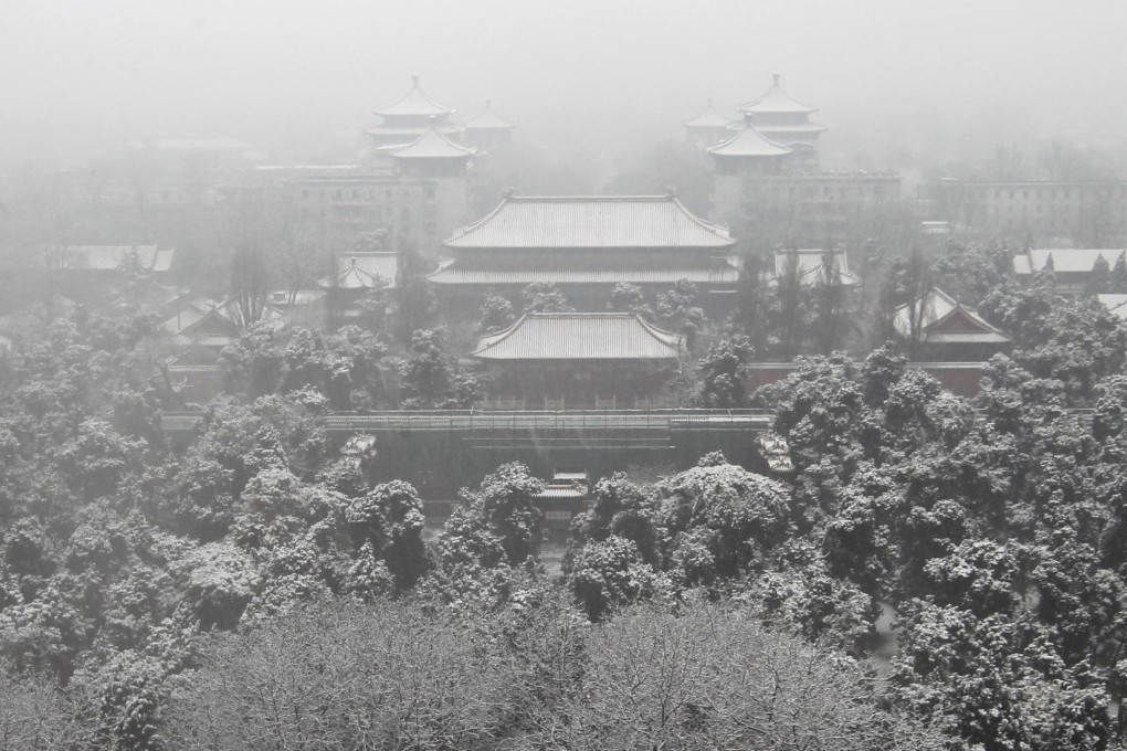 A light snow blankets the capital. Photo: Simon Song