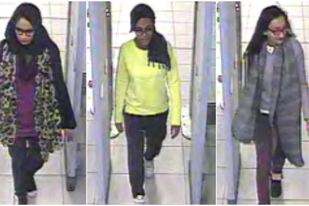 British teenagers (L-R) Shamima Begun, Amira Abase and Kadiza Sultana walk through security at Gatwick airport.Photo: Reuters