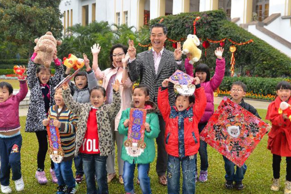 CY Leung and his wife pose with children in the Year of the Sheep greeting. Photo: Hong Kong Government