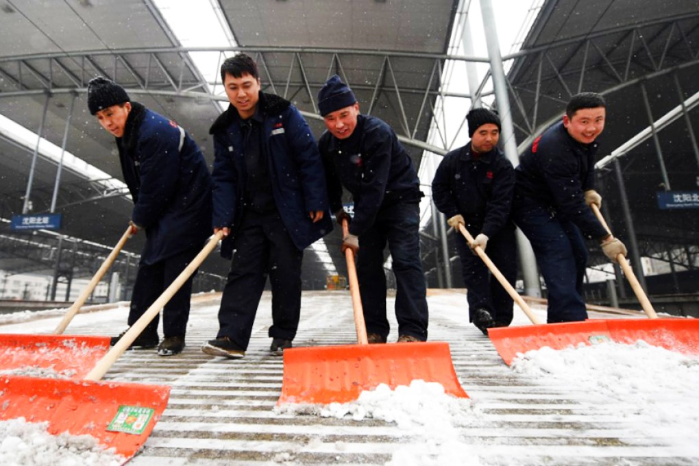 Working staff clear snow at a platform of Shenyang North Railway Station in Shenyang, Liaoning. Photo: Xinhua
