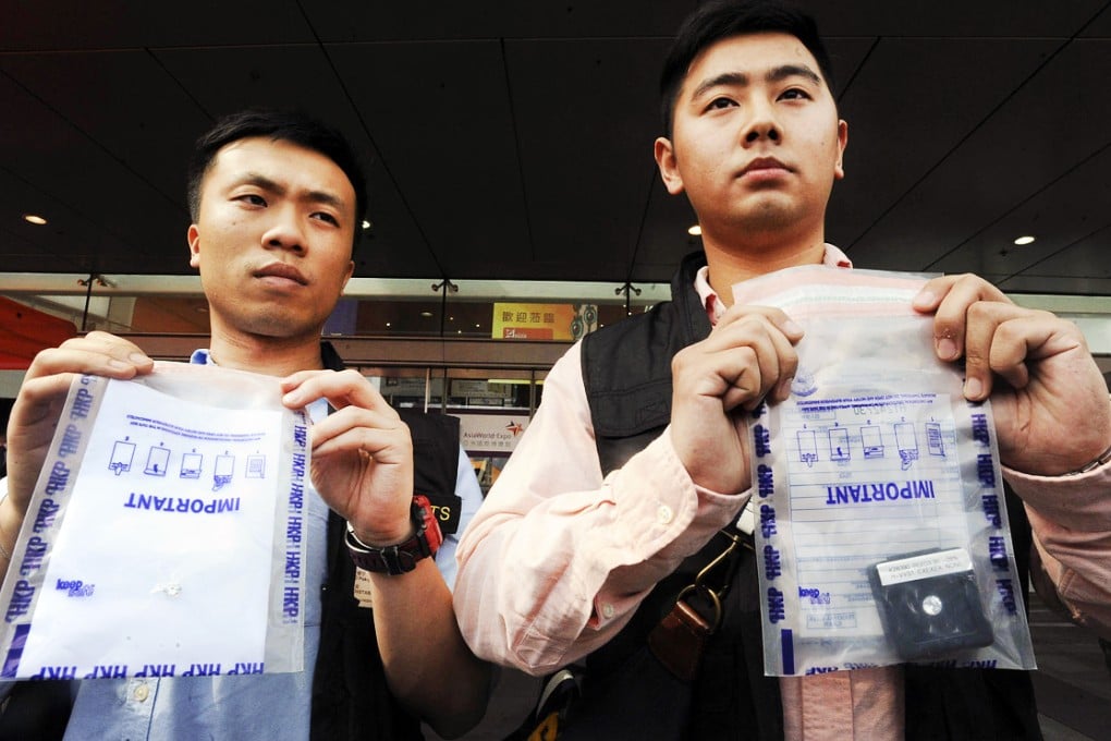 Police display fake gems seized in connection with the robbery of two three-carat diamonds worth HK$1.5 million at a jewellery show at the AsiaWorld-Expo. Photo: SCMP Pictures