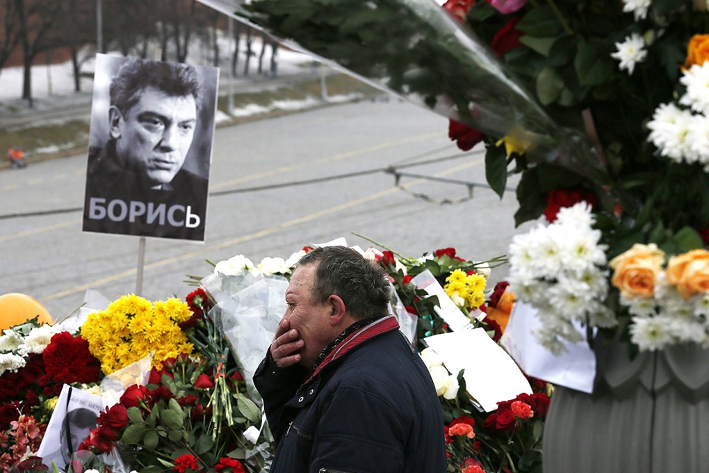 A man reacts at the site of the killing of veteran Russian opposition leader Boris Nemtsov in central Moscow. Photo: EPA
