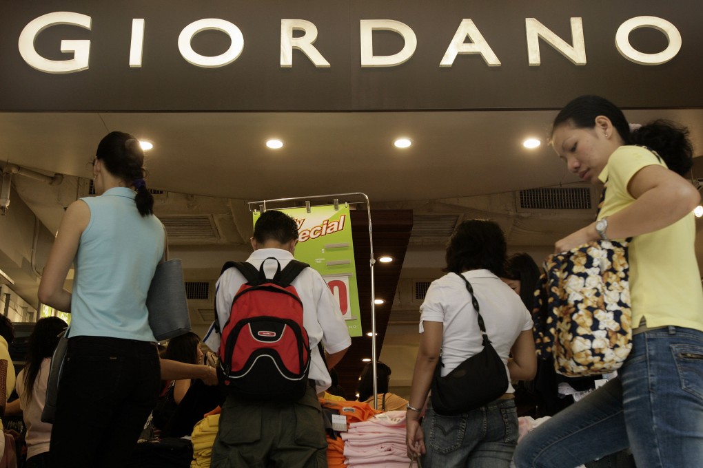 Shoppers throng a Giordano store in Hong Kong. Photo: Bloomberg
