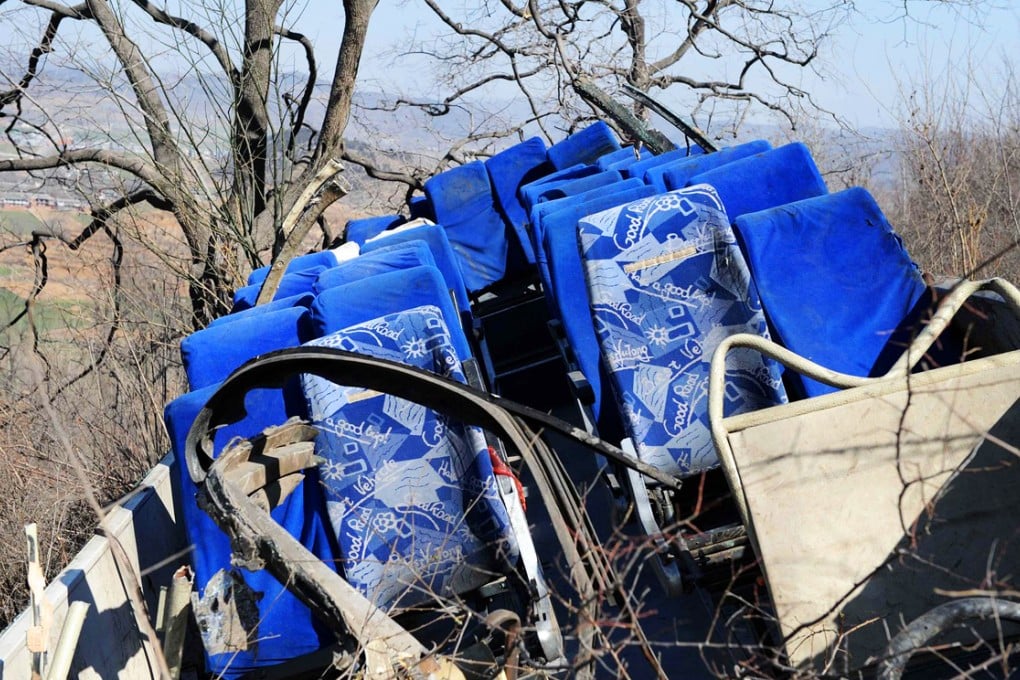 Twenty members of a local Chinese opera troupe died and 13 other people were hurt after their bus plunged over a cliff in Linzhou, in Henan province late on Monday night. Photo: Xinhua