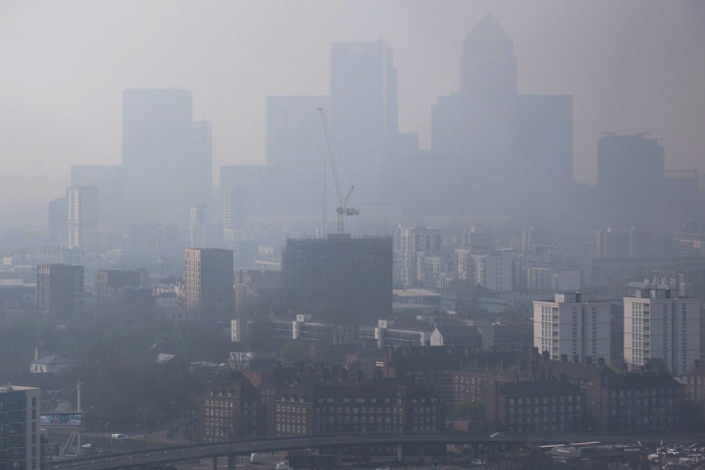 Air pollution hangs in the air lowering visibility in London on April 2, 2014.  Photo: AFP