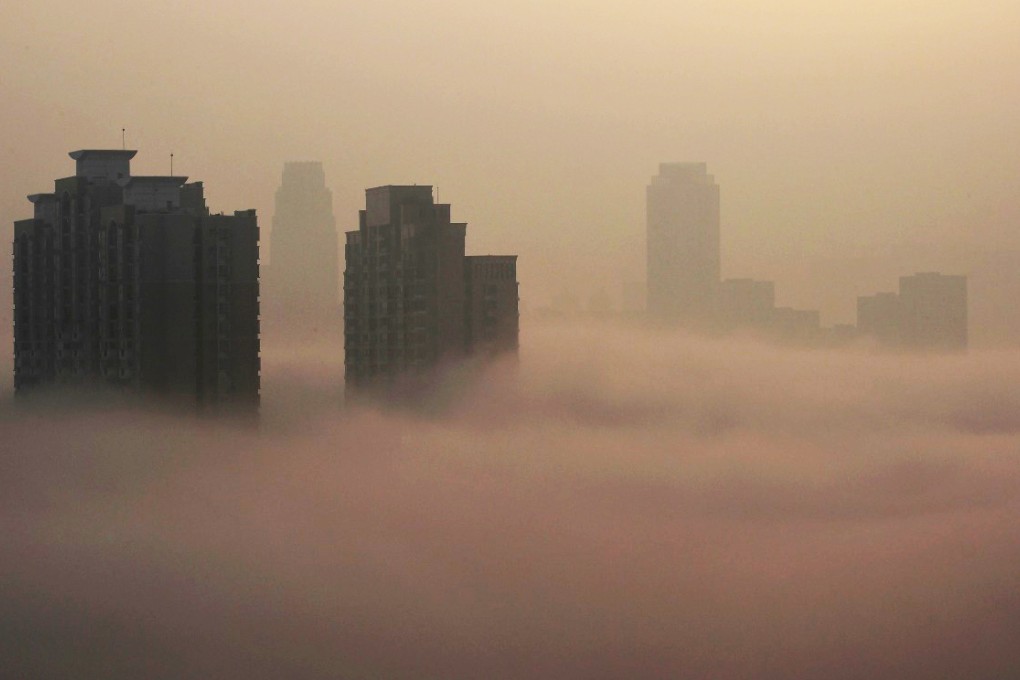 Buildings amid heavy air pollution, in Wuhan, Hubei. Photo: Reuters