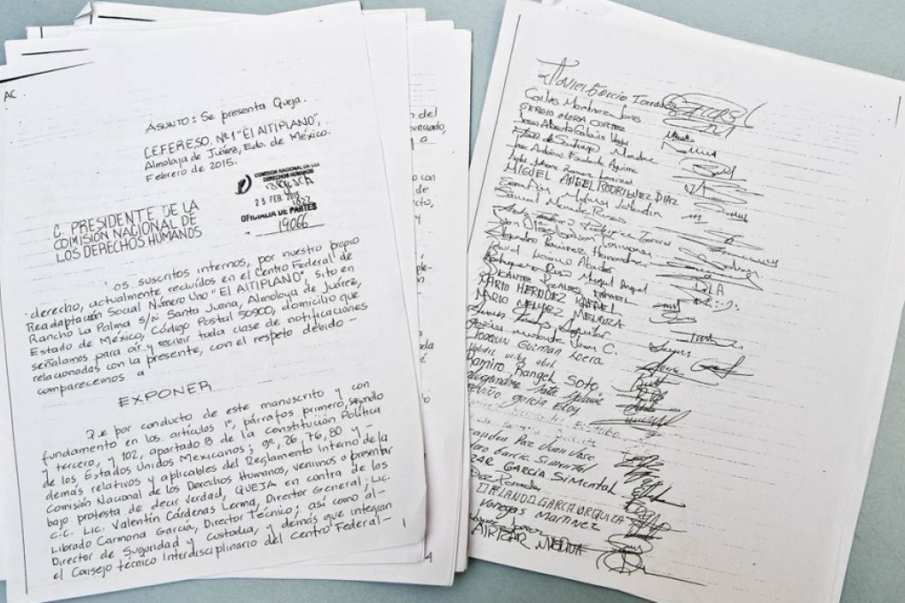Reproduction of the letter from about 140 inmates at the El Altiplano prison to the National Commission of Human Rights. Photo: AFP