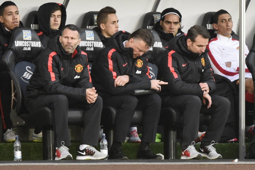 Louis van Gaal and Ryan Giggs on the United bench. Photo: Reuters