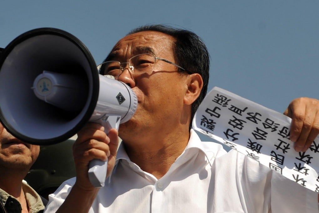 Former Urumqi Communist Party boss Li Zhi  speaks to crowds in Urumqi on September 3, 2009. Photo: Xinhua