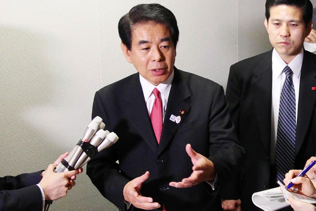 Japanese education minister Hakubun Shimomura (center) answers questions from reporters at the ministry in Chiyoda Ward, Tokyo. Photo: The Yomiuri Shimbun/ AFP