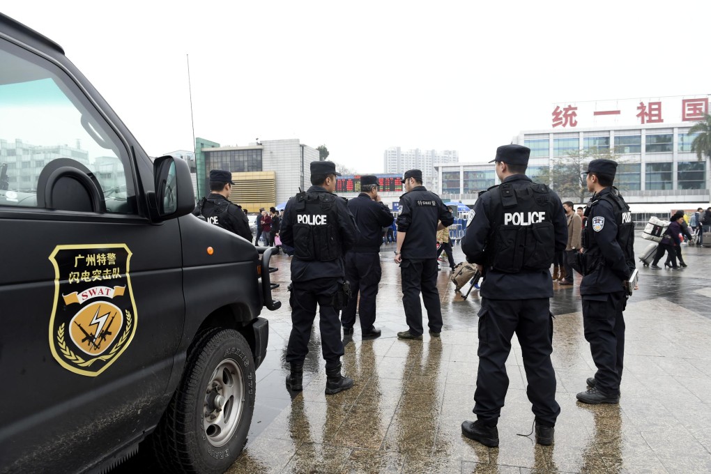 SWAT officers keep guard at Guangzhou Railway Station on March 6, 2015, after three knife-wielding assailants attacked passengers. Photo: Xinhua