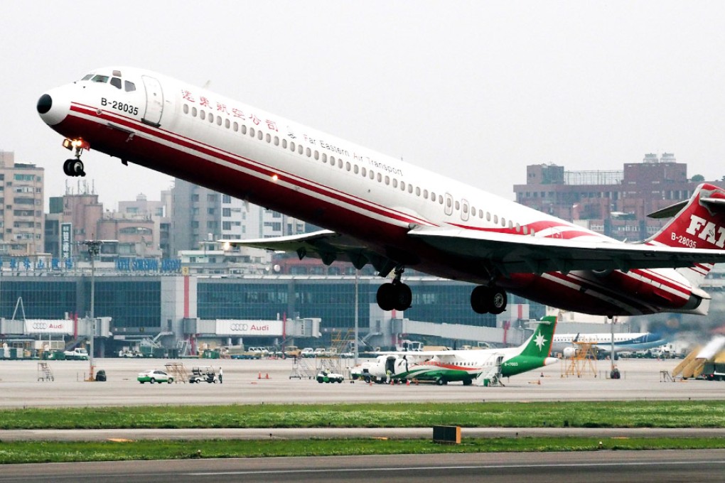 A Taiwanese Far Eastern Air Transport passenger jet takes off from the Taipei Songshan Airport in Taipei, Taiwan, on Sunday, the same day the mainland tested a controversial new flight route over the Taiwan Strait. Photo: EPA