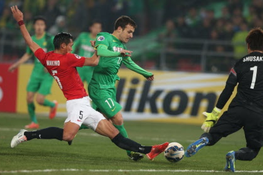 Beijing Guoan's Pablo Batalla prepares to shoot against Urawa Red Diamonds during their AFC Champions League clash. Photo: Xinhua
