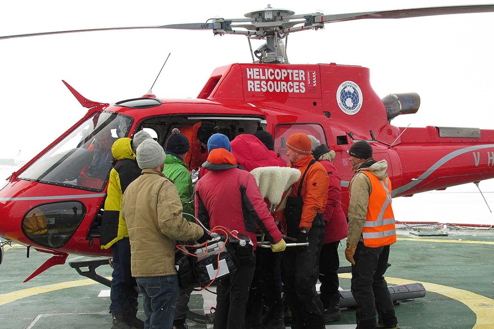 The sick man is transferred from a helicopter to the Australian icebreaker Aurora Australis from Davis station in Antarctica. Photo: AFP