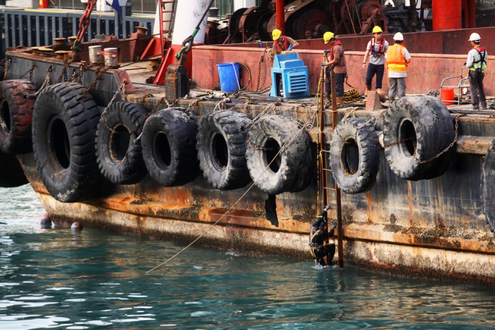 Frogmen searched the waters near the old Wan Chai Ferry Pier on Friday to investigate the suspected shipwreck. Photo: Dickson Lee