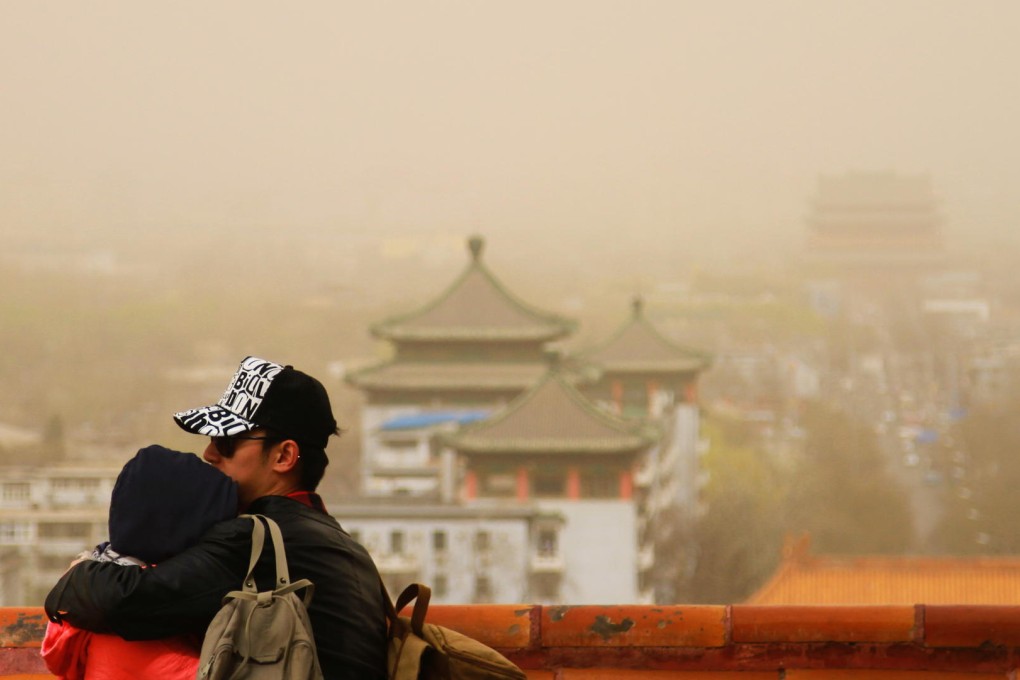 Tourists visit Beijing's Jingshan Park, near the Forbidden City, during yesterday's severe dust storm. Photo: ImagineChina