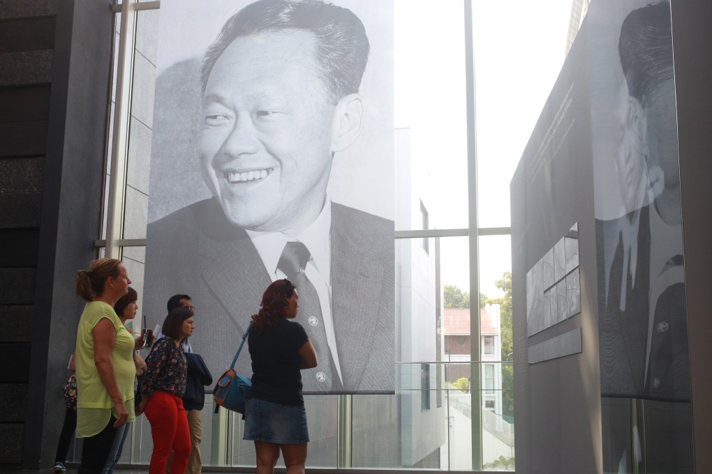 Visitors to a Lee Kuan Yew memorial exhibition at National Museum of Singapore on March 25, 2015. Photo: Xinhua