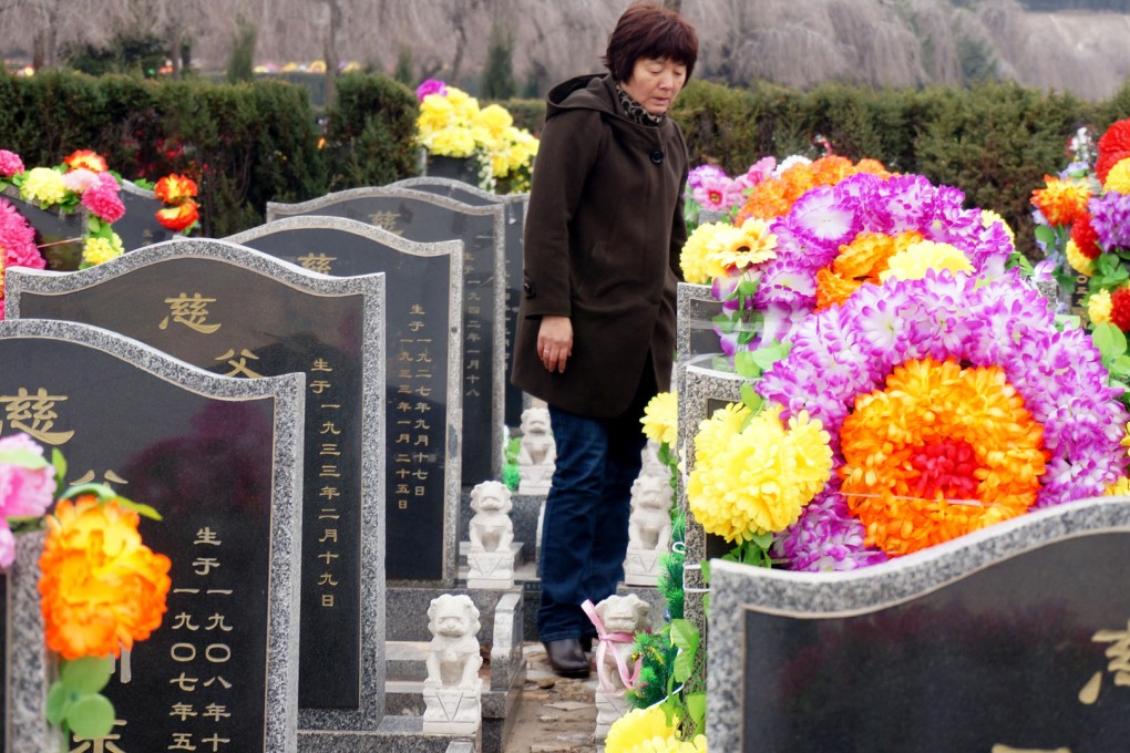 Graves decorated for the Ching Ming festival in Shenyang City. Urban sites are becoming unaffordable to all but the very rich. Photo: Xinhua