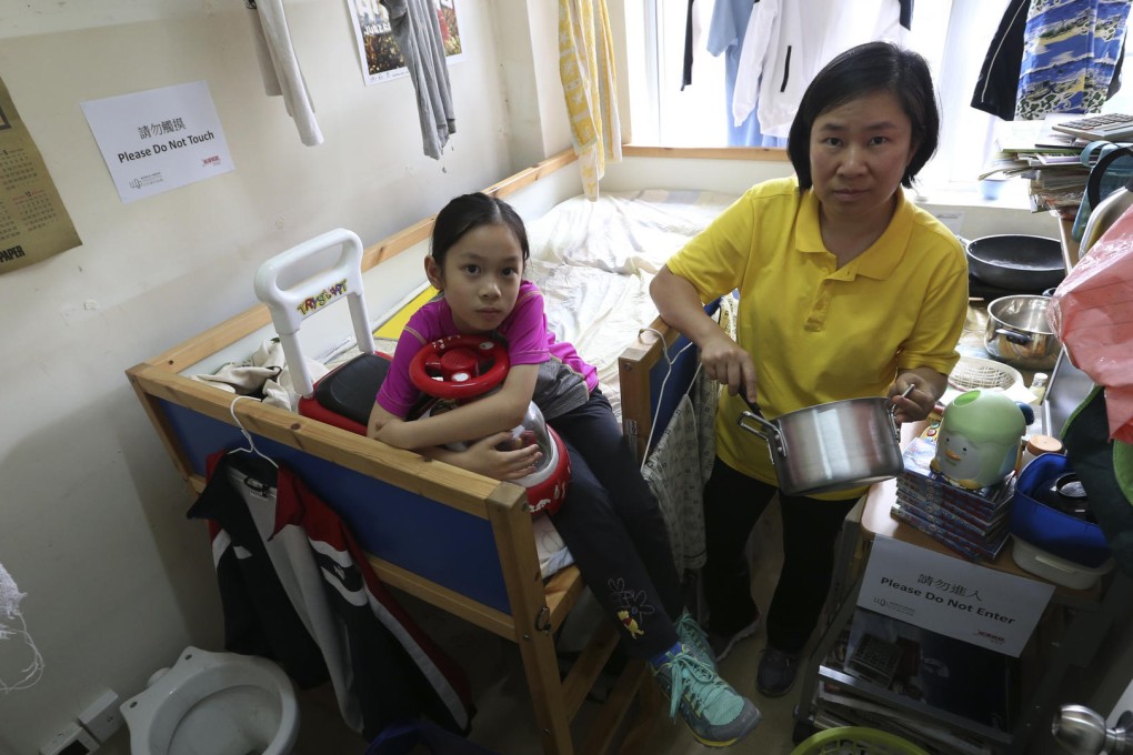 Samantha Yeung (left) with her mother Louisa Yeung at the lab. The pair had to complete tasks with limited power. Photo: David Wong