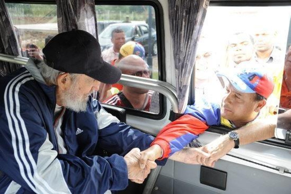 Fidel Castro greets one of his visitors this week.Photo: Xinhua