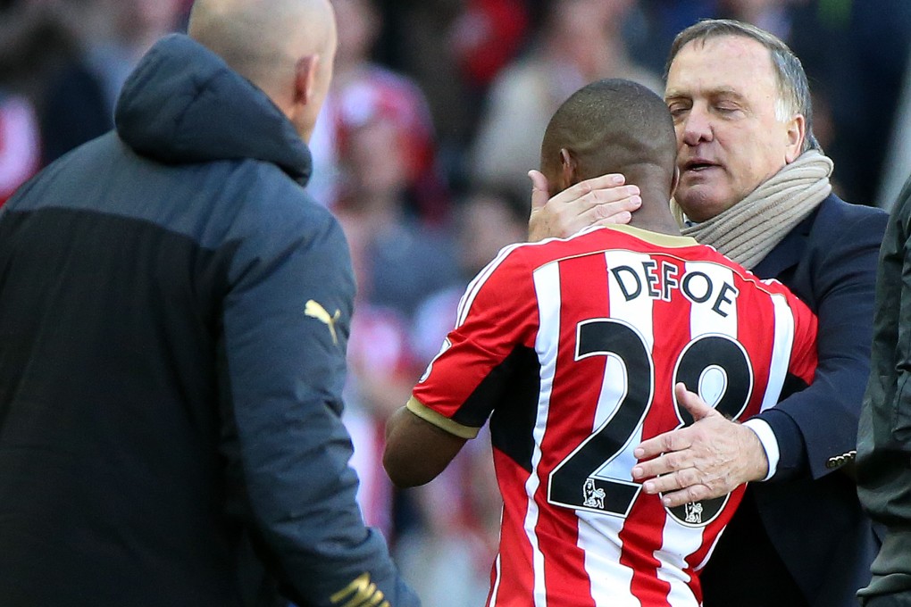 Dick Advocaat congratulates Jermain Defoe. Photo: AP