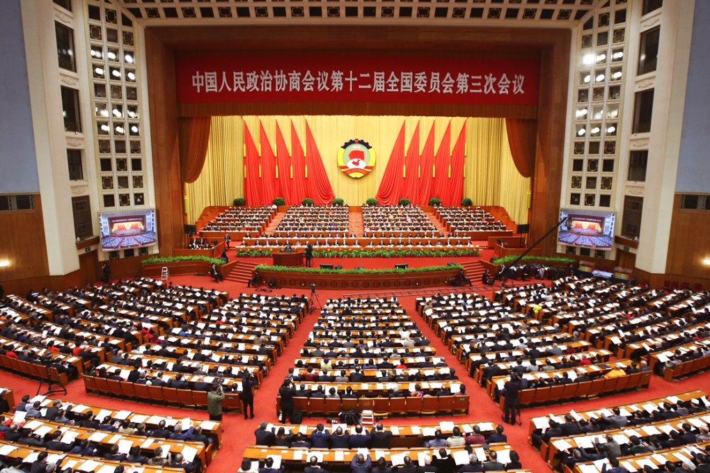 Chinese government officials flock to apply for private-sector jobs amid graft crackdown. Photo: Xinhua