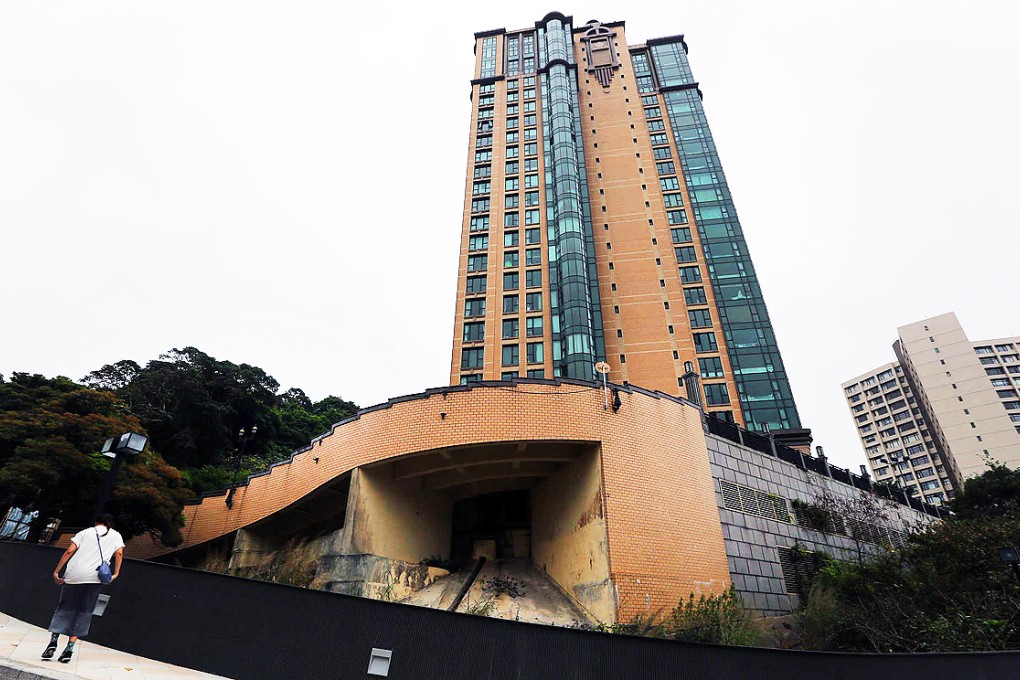 A 15-year-old girl died after falling from a block of flats in Repulse Bay. Photo: Sam Tsang