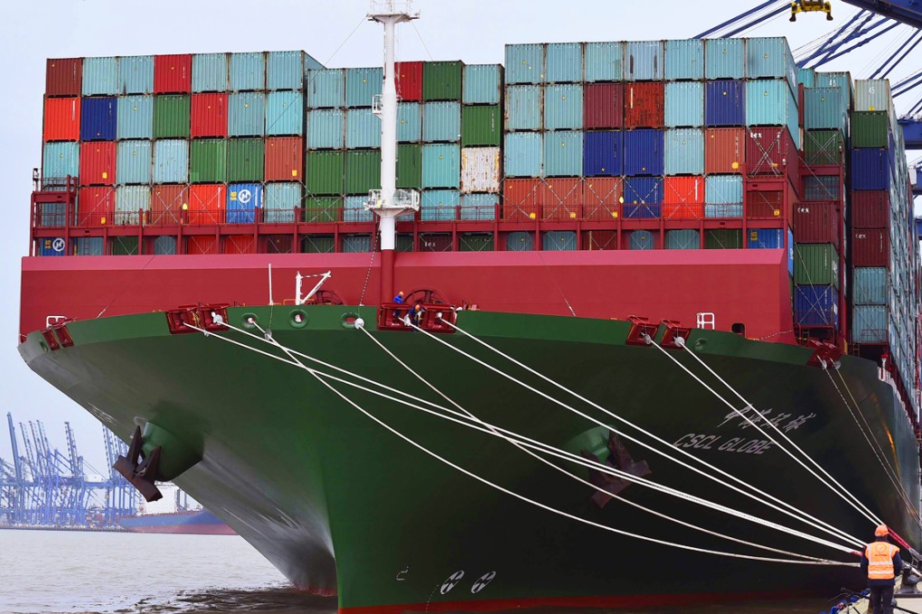 Onlookers watch as the largest container ship in world, CSCL Globe, docks during its maiden voyage, at the port of Felixstowe in south east England. Photo: Reuters