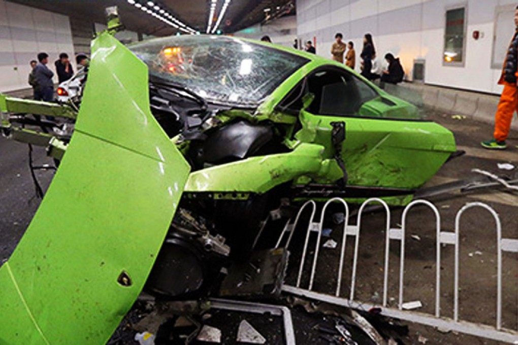 The Lamborghini suffered extensive damage in the accident during a suspected road race with a Ferrari in a Beijing tunnel on Saturday night. Photo: fawan.com