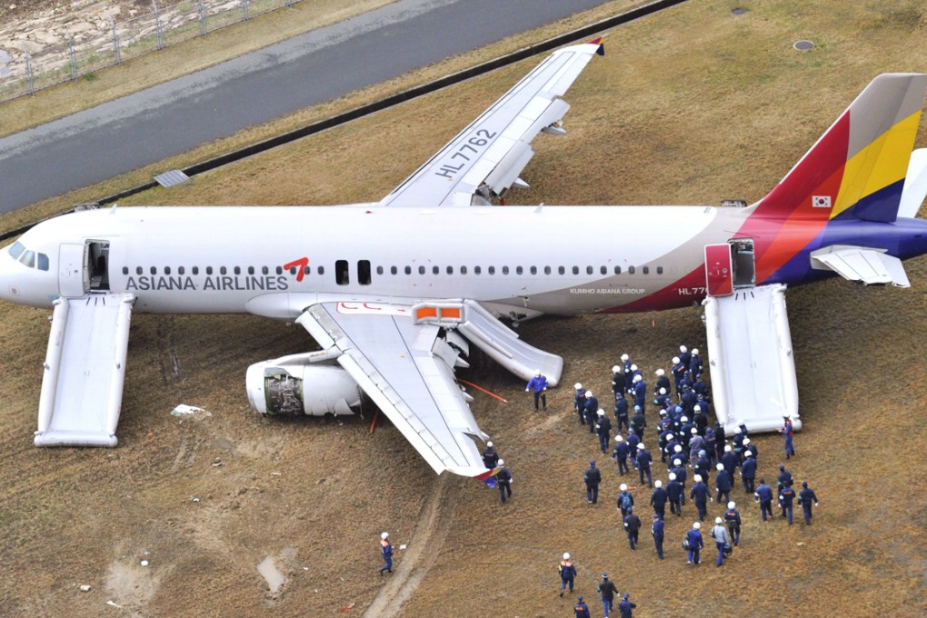 An Aerial view shows Asiana Airlines plane surrounded by workers and investigators at Hiroshima airport in Mihara, Hiroshima prefecture. Photo: EPA