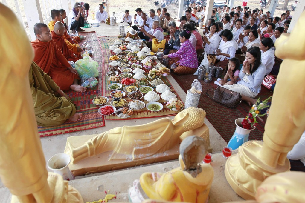 Cambodian relatives of the Khmer Rouge victims hold a ceremony to pray for those who died during the rule of the Khmer Rouge regime. Photo: EPA