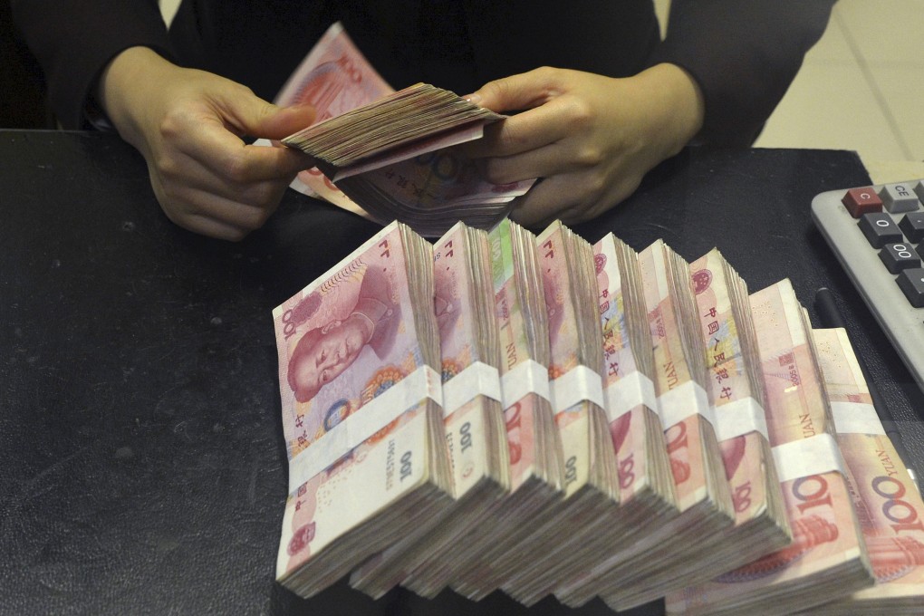 A clerk counts 100 yuan banknotes. China's central bank has cut the amount of cash that banks must hold as reserves, adding liquidity to the world's second-biggest economy. Photo: Reuters