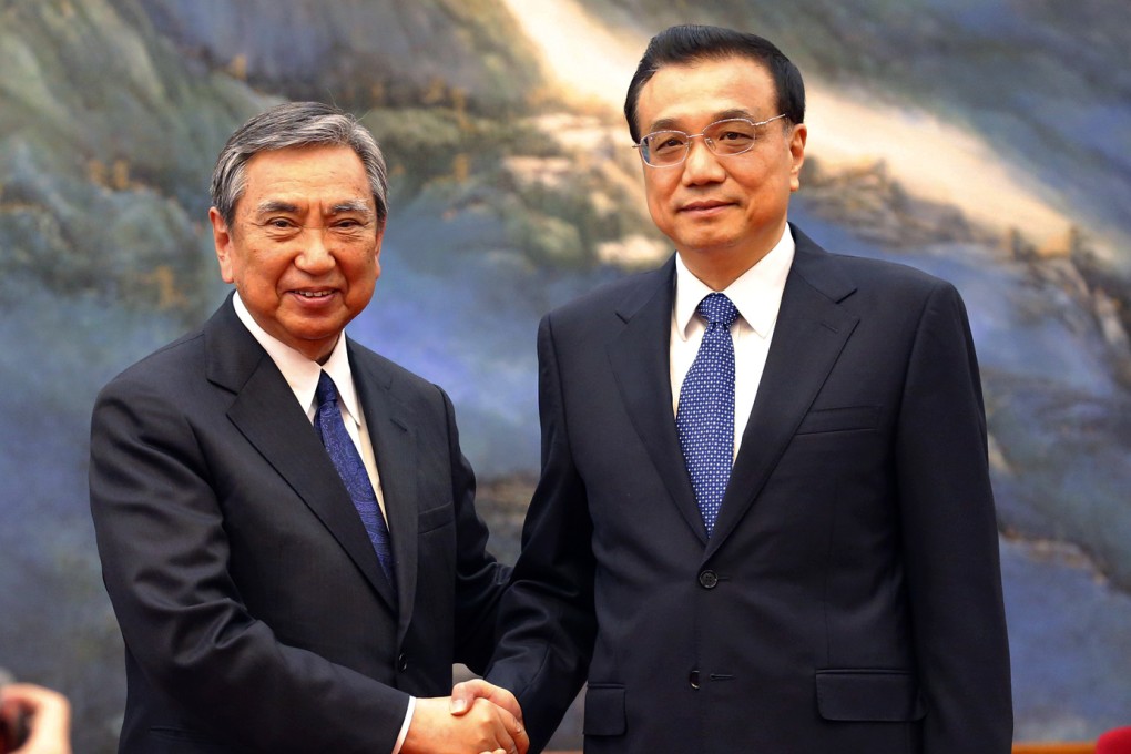 Chinese Premier Li Keqiang (right) and former Japanese chief cabinet secretary Yohei Kono met in Beijing last week. Photo: AP