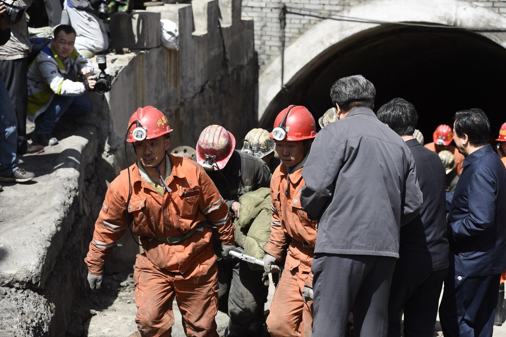 Rescue workers carry a worker out of the mine at Datong. Photo: Xinhua
