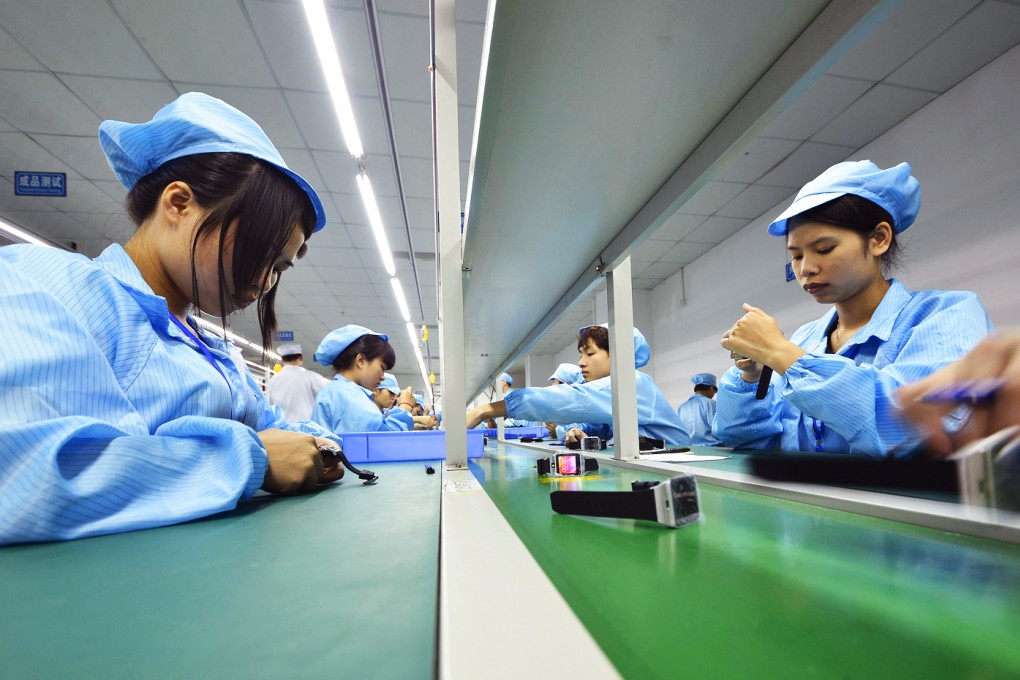 A private survey suggests mainland factory activity is still in negative territory. Photo: AFP