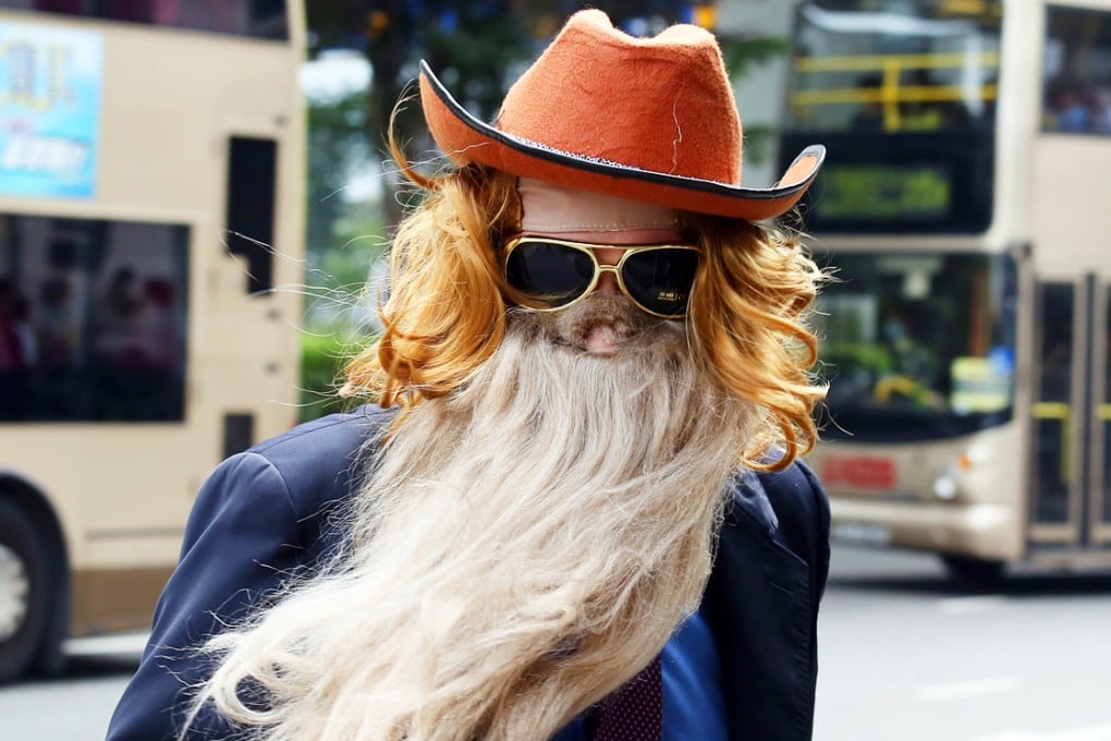 Ronald Hevey arrives at court clad in a fake beard and sunglasses. Photo: Nora Tam