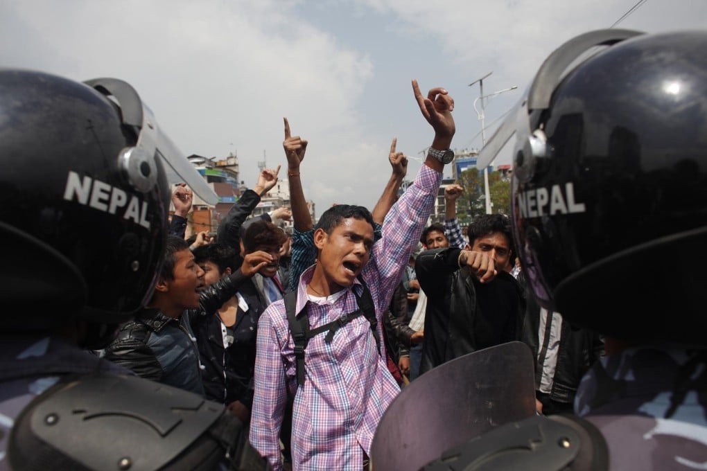 Nepalese protesters block traffic and shout slogans accusing the government of not doing enough for the survivors.Photo: AP