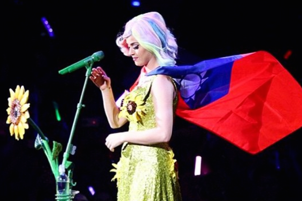 Katy Perry wore the flag of Taiwan, and sang into a sunflower microphone during a recent gig in Taipei. Photo: SCMP Pictures