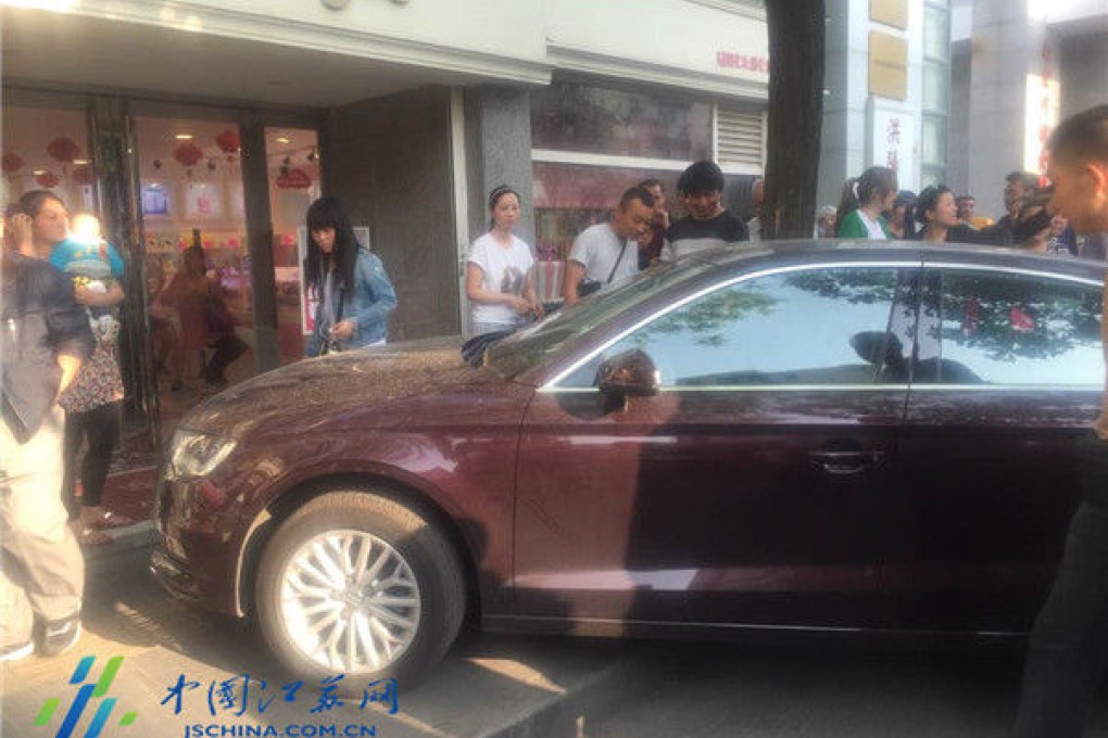 The mother took refuge in a beauty parlour and the driver blocked the entrance with her car. Photo: SCMP Pictures