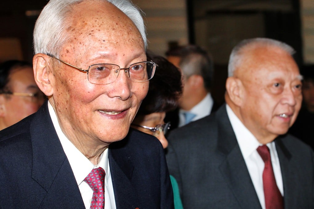 Former director Lu Ping (left) and former Chief Executive Tung Chee-hwa attend a dinner of Huaxia Foundation in Central in 2013. Photo: SCMP